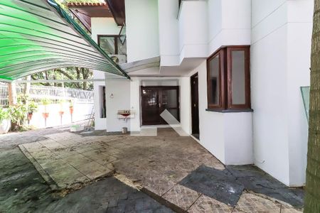 Casa à venda com 330m², 3 quartos e 8 vagas Casa à venda com 330m², 3 quartos e 8 vagasGaragem