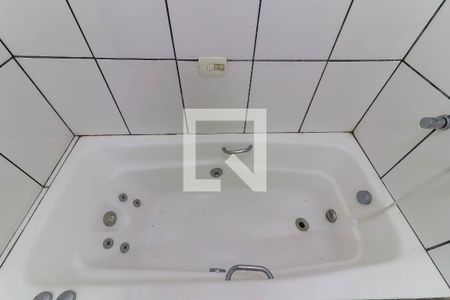 Casa à venda com 330m², 3 quartos e 8 vagas Casa à venda com 330m², 3 quartos e 8 vagasBanheiro Corredor