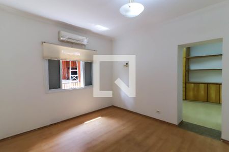 Casa à venda com 330m², 3 quartos e 8 vagas Casa à venda com 330m², 3 quartos e 8 vagasSuíte