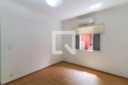 Casa à venda com 330m², 3 quartos e 8 vagas Casa à venda com 330m², 3 quartos e 8 vagasSuíte