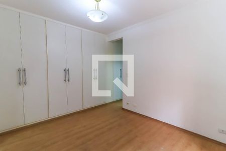 Casa à venda com 330m², 3 quartos e 8 vagas Casa à venda com 330m², 3 quartos e 8 vagasSuíte