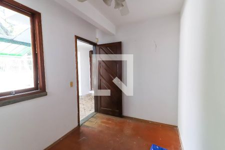 Casa à venda com 330m², 3 quartos e 8 vagas Casa à venda com 330m², 3 quartos e 8 vagasQuarto de Serviço