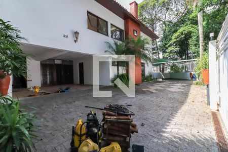 Casa à venda com 330m², 3 quartos e 8 vagas Casa à venda com 330m², 3 quartos e 8 vagasGaragem