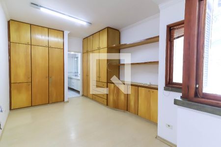 Casa à venda com 330m², 3 quartos e 8 vagas Casa à venda com 330m², 3 quartos e 8 vagasCloset da Suíte