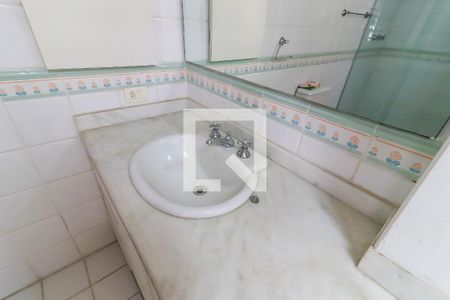 Casa à venda com 330m², 3 quartos e 8 vagas Casa à venda com 330m², 3 quartos e 8 vagasBanheiro da Suíte