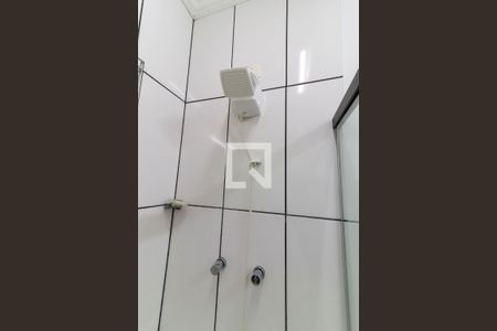 Casa à venda com 330m², 3 quartos e 8 vagas Casa à venda com 330m², 3 quartos e 8 vagasBanheiro Corredor