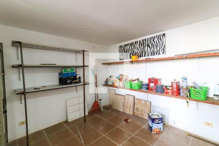 Casa à venda com 330m², 3 quartos e 8 vagas Casa à venda com 330m², 3 quartos e 8 vagasDepósito