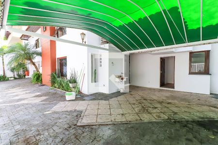 Casa à venda com 330m², 3 quartos e 8 vagas Casa à venda com 330m², 3 quartos e 8 vagasGaragem