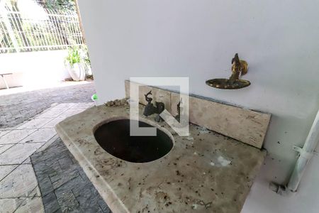 Casa à venda com 330m², 3 quartos e 8 vagas Casa à venda com 330m², 3 quartos e 8 vagasÁrea externa