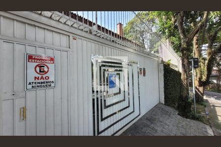 Casa à venda com 330m², 3 quartos e 8 vagas Casa à venda com 330m², 3 quartos e 8 vagasFachada