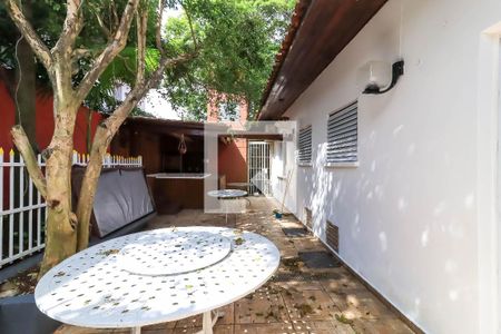 Casa à venda com 330m², 3 quartos e 8 vagas Casa à venda com 330m², 3 quartos e 8 vagasÁrea externa