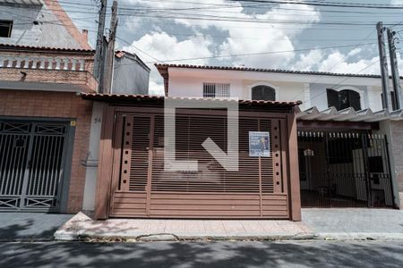Casa à venda com 180m², 3 quartos e 2 vagas Casa à venda com 180m², 3 quartos e 2 vagasFachada