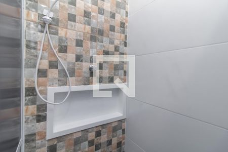 Banheiro de kitnet/studio para alugar com 1 quarto, 20m² em Vila Nhocune, São Paulo