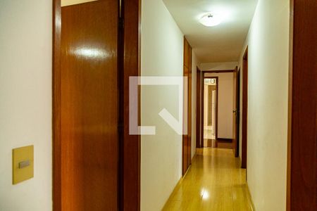 Apartamento à venda com 160m², 4 quartos e 2 vagas Apartamento à venda com 160m², 4 quartos e 2 vagasCorredor