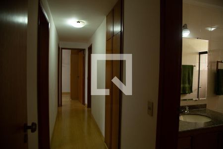 Apartamento à venda com 160m², 4 quartos e 2 vagas Apartamento à venda com 160m², 4 quartos e 2 vagasCorredor