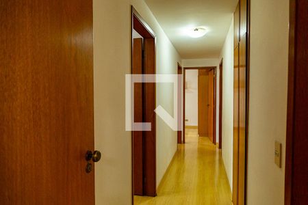 Apartamento à venda com 160m², 4 quartos e 2 vagas Apartamento à venda com 160m², 4 quartos e 2 vagasCorredor