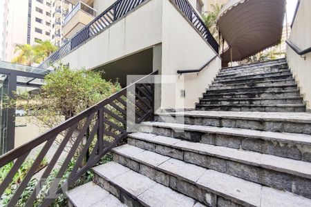 Apartamento à venda com 160m², 4 quartos e 2 vagas Apartamento à venda com 160m², 4 quartos e 2 vagasHall de Entrada