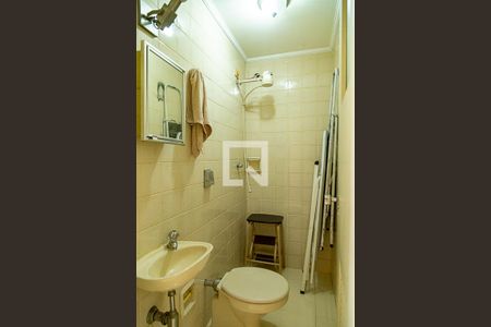 Apartamento à venda com 160m², 4 quartos e 2 vagas Apartamento à venda com 160m², 4 quartos e 2 vagasBanheiro de Serviço