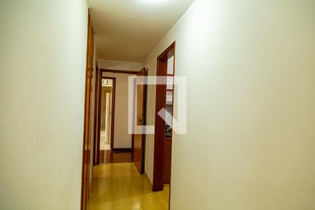 Apartamento à venda com 160m², 4 quartos e 2 vagas Apartamento à venda com 160m², 4 quartos e 2 vagasCorredor