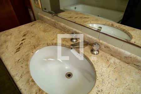 Apartamento à venda com 160m², 4 quartos e 2 vagas Apartamento à venda com 160m², 4 quartos e 2 vagasBanheiro da Suíte - Pia