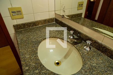 Apartamento à venda com 160m², 4 quartos e 2 vagas Apartamento à venda com 160m², 4 quartos e 2 vagasBanheiro Social - Pia