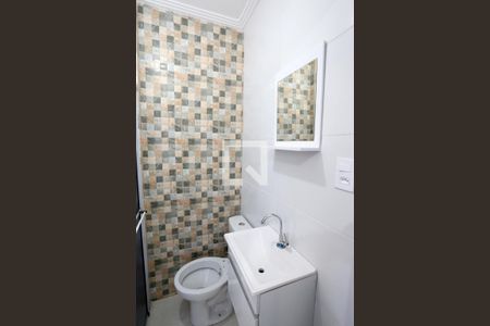 Banheiro de casa para alugar com 1 quarto, 35m² em Vila Nhocune, São Paulo