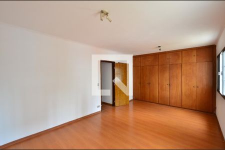 Casa à venda com 240m², 3 quartos e 3 vagasSuíte 2