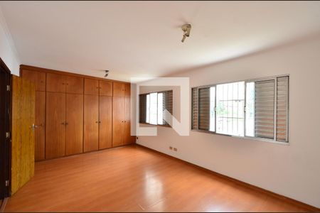 Casa à venda com 240m², 3 quartos e 3 vagasSuíte 2