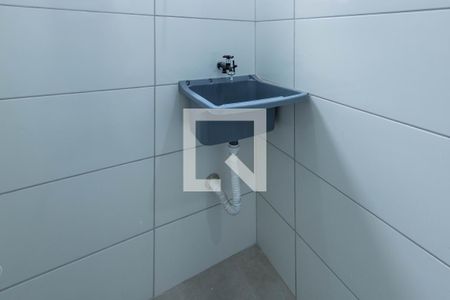 Banheiro de casa para alugar com 1 quarto, 25m² em Parque Santa Madalena, São Paulo