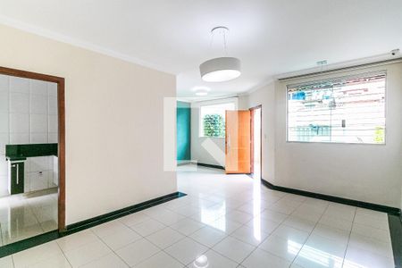 Sala de casa à venda com 3 quartos, 110m² em Heliópolis, Belo Horizonte