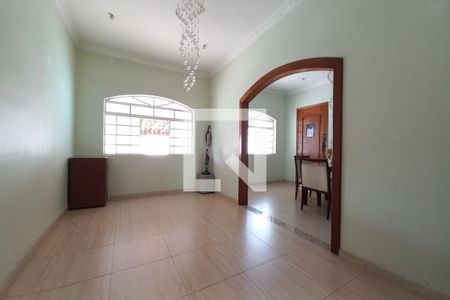 Sala de casa à venda com 4 quartos, 200m² em Vila Satúrnia, Campinas