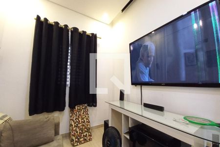 Sala de TV de casa à venda com 4 quartos, 200m² em Vila Satúrnia, Campinas