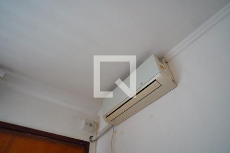 Sala de casa à venda com 3 quartos, 170m² em São Sebastião, Porto Alegre