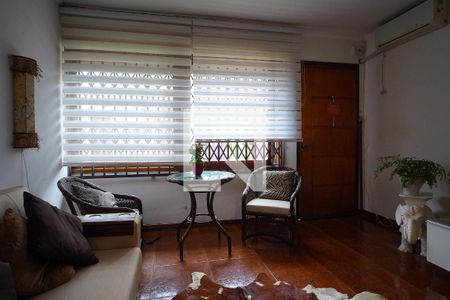 Sala de casa à venda com 3 quartos, 170m² em São Sebastião, Porto Alegre