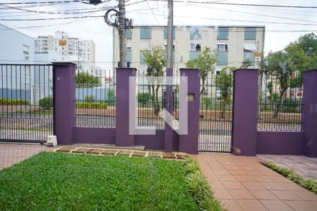 Sala_Vista de casa à venda com 3 quartos, 170m² em São Sebastião, Porto Alegre