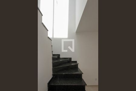 escada de casa à venda com 3 quartos, 100m² em Vila Tolstoi, São Paulo