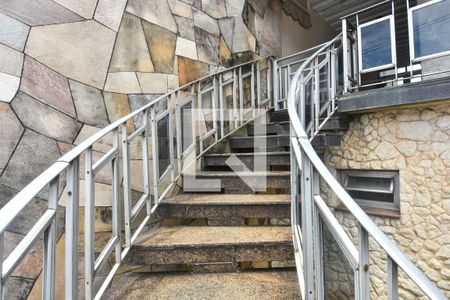 Casa à venda com 400m², 3 quartos e 3 vagasEscada