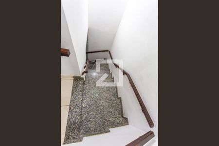 Escada Dormitórios de casa à venda com 2 quartos, 95m² em Jardim Ipanema, Santo André