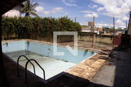 Casa para alugar com 420m², 2 quartos e 8 vagasPiscina