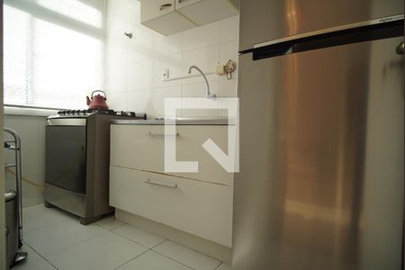 Cozinha de apartamento para alugar com 1 quarto, 61m² em Passo da Areia, Porto Alegre