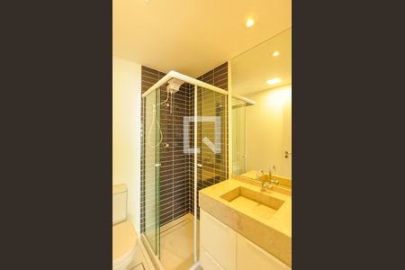 Banheiro de kitnet/studio para alugar com 1 quarto, 26m² em Sumarezinho, São Paulo