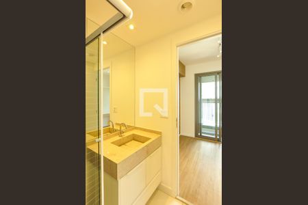 Banheiro de kitnet/studio para alugar com 1 quarto, 26m² em Sumarezinho, São Paulo