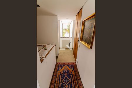 Casa à venda com 226m², 4 quartos e 2 vagas Casa à venda com 226m², 4 quartos e 2 vagasCorredor Quartos