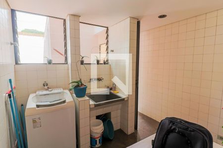 Casa à venda com 226m², 4 quartos e 2 vagas Casa à venda com 226m², 4 quartos e 2 vagasLavanderia