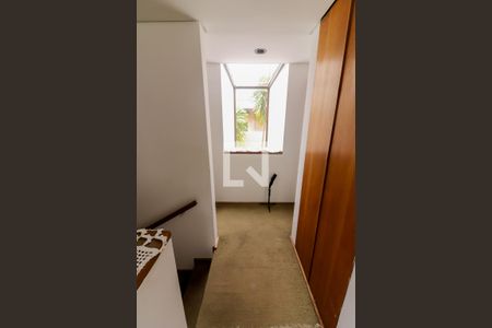 Casa à venda com 226m², 4 quartos e 2 vagas Casa à venda com 226m², 4 quartos e 2 vagasCorredor Quartos