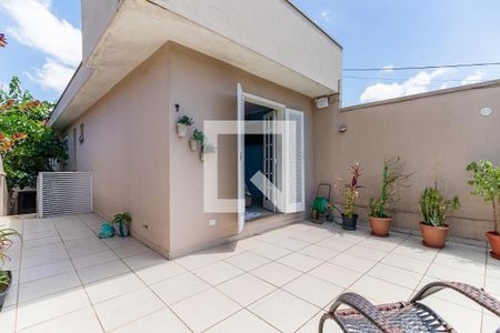Casa para alugar com 350m², 4 quartos e 2 vagas Casa para alugar com 350m², 4 quartos e 2 vagasQuarto 1 - Suíte 1 - Varanda