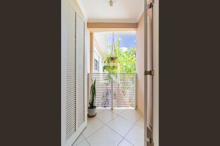 Casa para alugar com 350m², 4 quartos e 2 vagas Casa para alugar com 350m², 4 quartos e 2 vagasQuarto 2 - Suíte 2 - Varanda