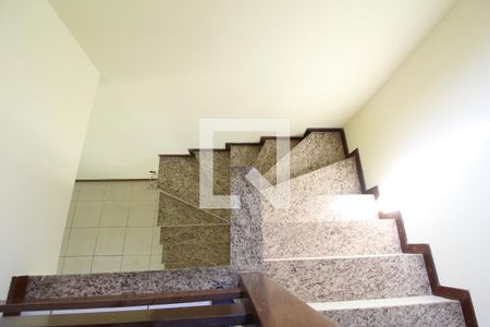Casa para alugar com 170m², 4 quartos e 3 vagasEscada