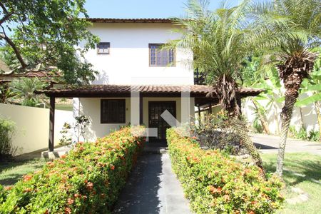 Casa para alugar com 170m², 4 quartos e 3 vagasEntrada da casa e fachada