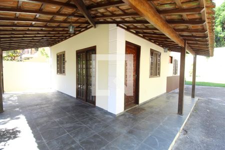 Casa para alugar com 170m², 4 quartos e 3 vagasPortas de entrada